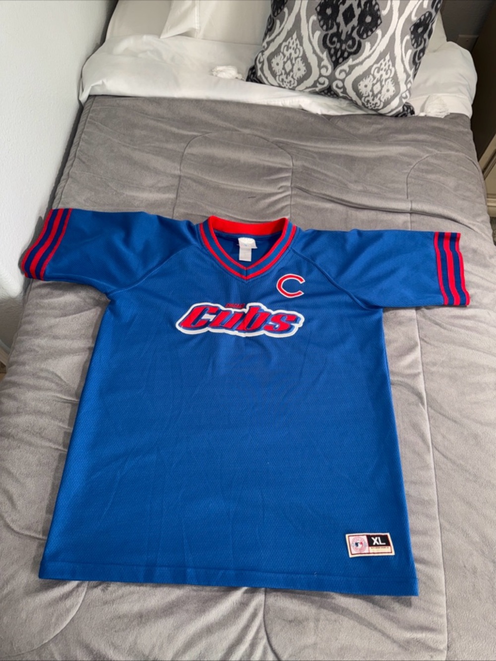 Genuine Merchandise Royal Blue Cubs Youth Jersey with Red Trim Sz xl-20